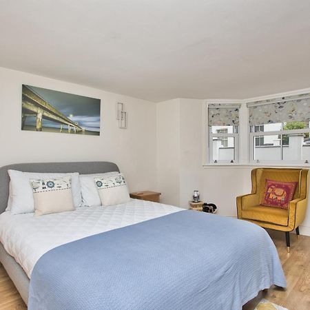 Spacious Seaside Escape In The Heart Of Deal, 4 Mins From The Beach エクステリア 写真