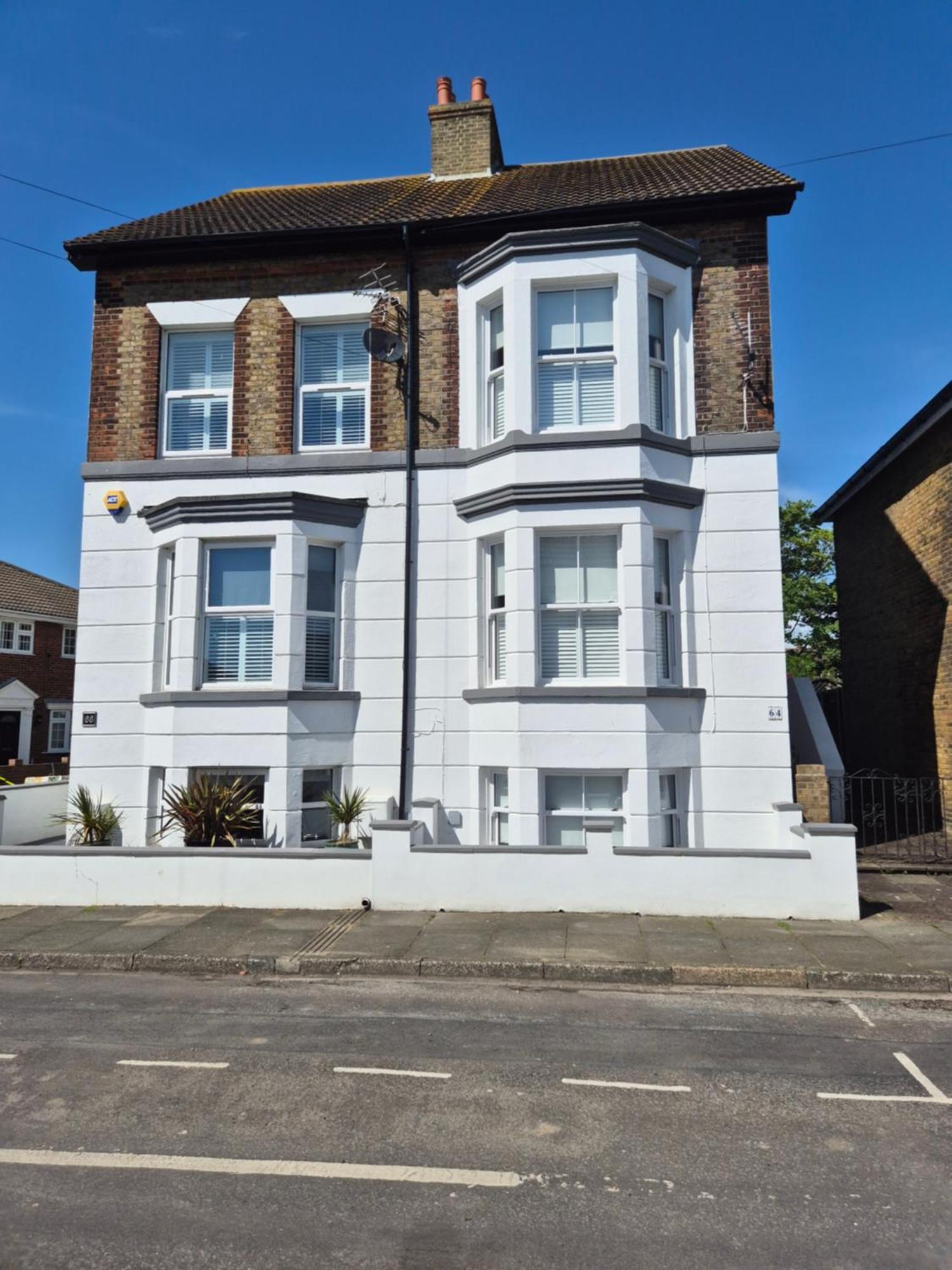 Spacious Seaside Escape In The Heart Of Deal, 4 Mins From The Beach エクステリア 写真