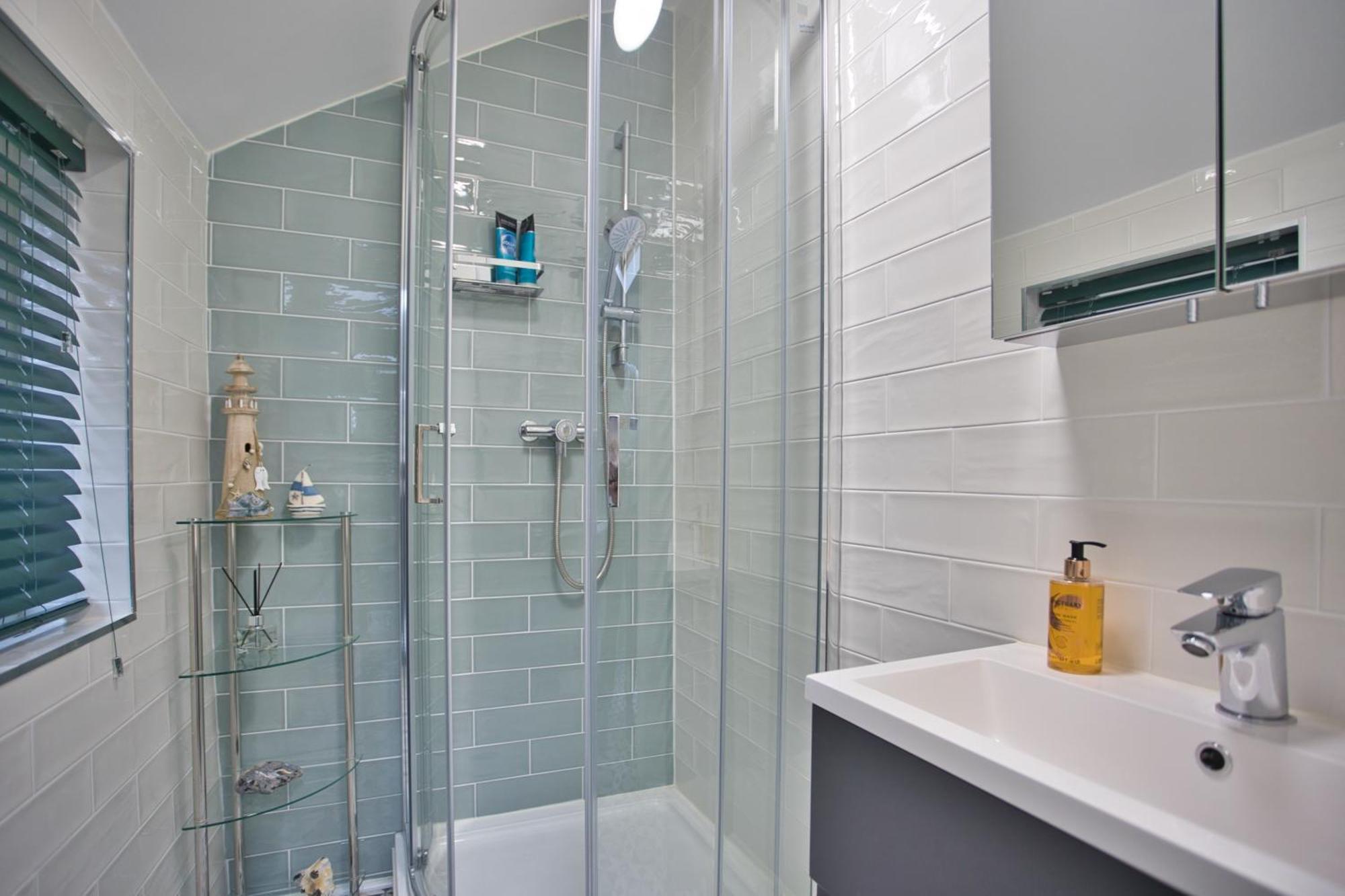Spacious Seaside Escape In The Heart Of Deal, 4 Mins From The Beach エクステリア 写真