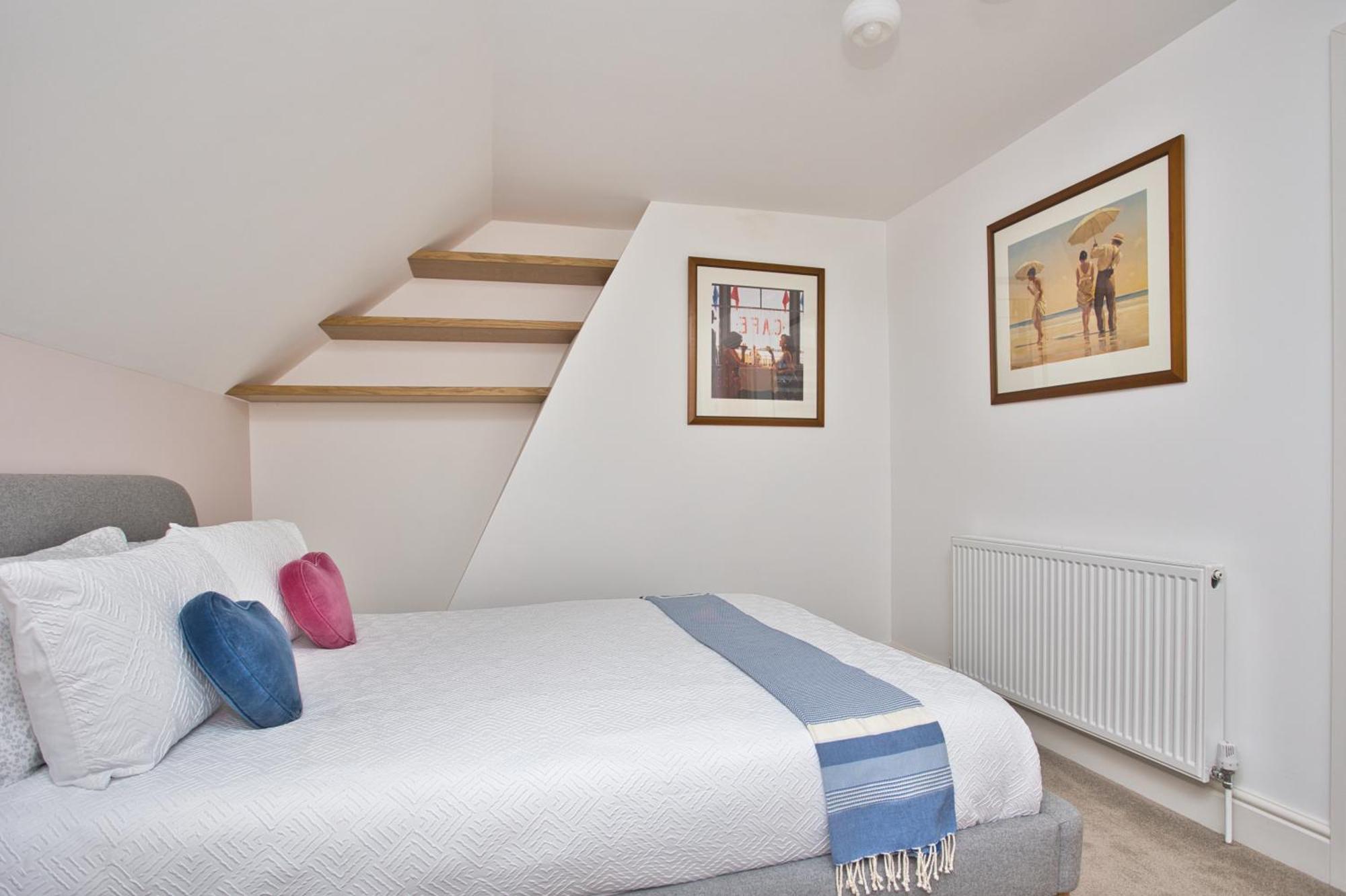 Spacious Seaside Escape In The Heart Of Deal, 4 Mins From The Beach エクステリア 写真