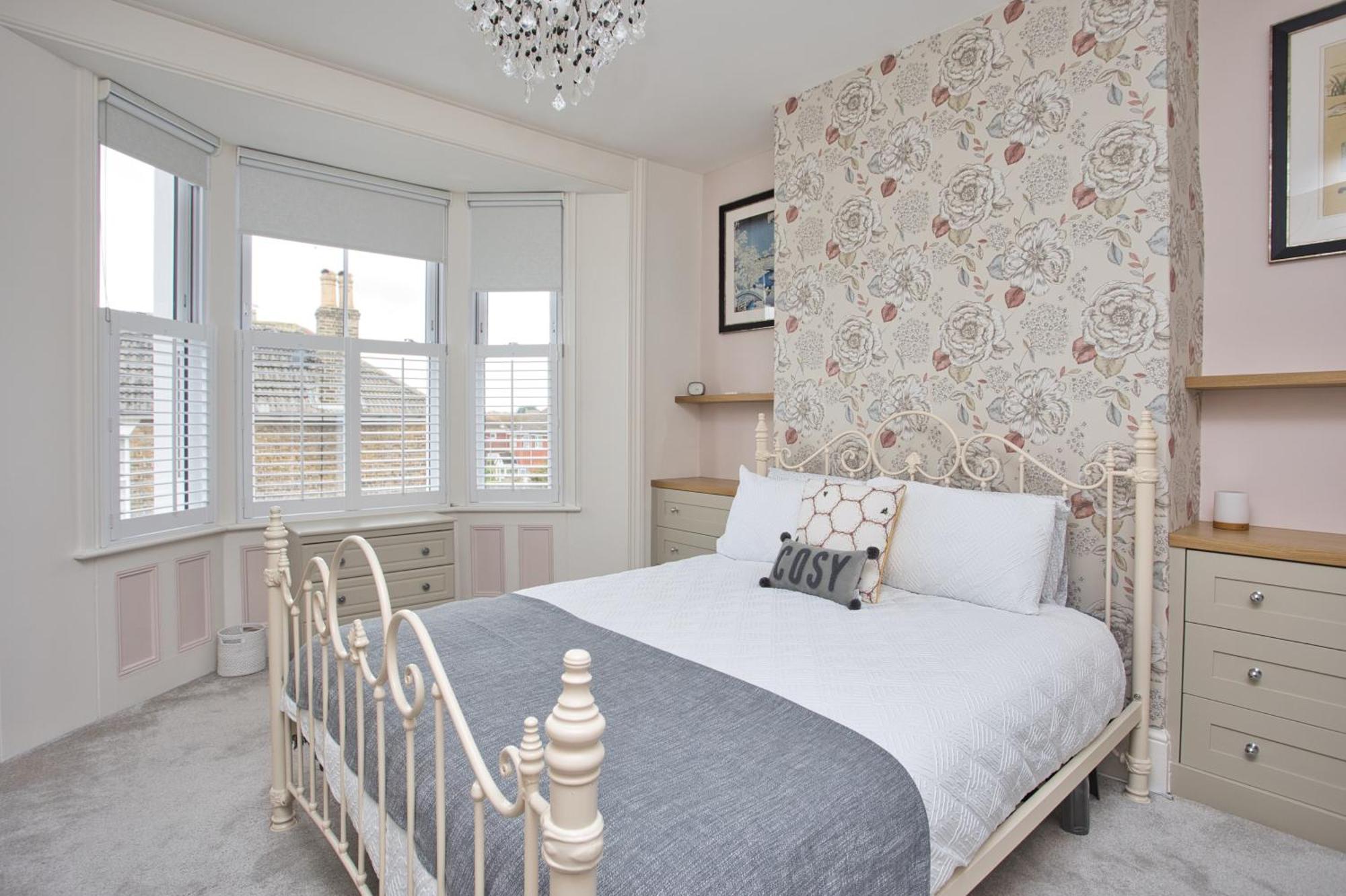 Spacious Seaside Escape In The Heart Of Deal, 4 Mins From The Beach エクステリア 写真