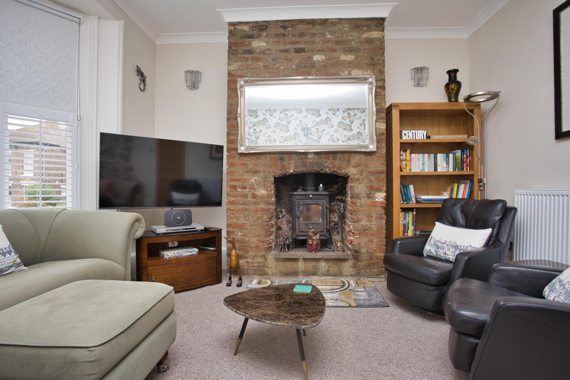 Spacious Seaside Escape In The Heart Of Deal, 4 Mins From The Beach エクステリア 写真